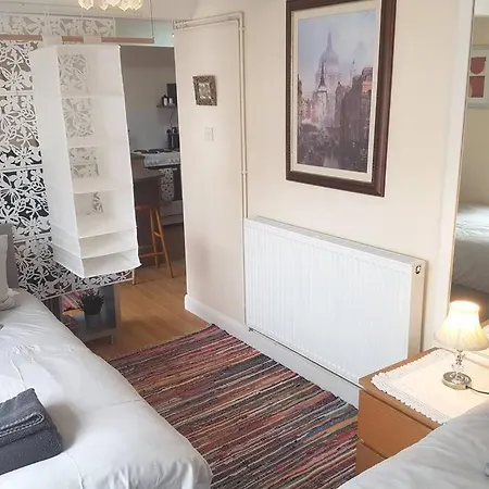 Globe House #2 Apartment